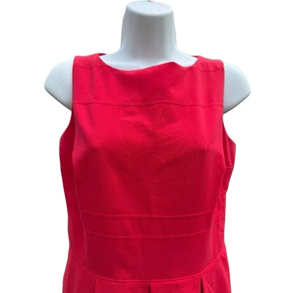LAUREN RALPH LAUREN Women’s Elegant Red Sleeveless Dress
Size 6P - Picture 3 of 9